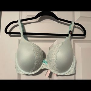 NWT 34DD Victoria’s Secret mint green bra